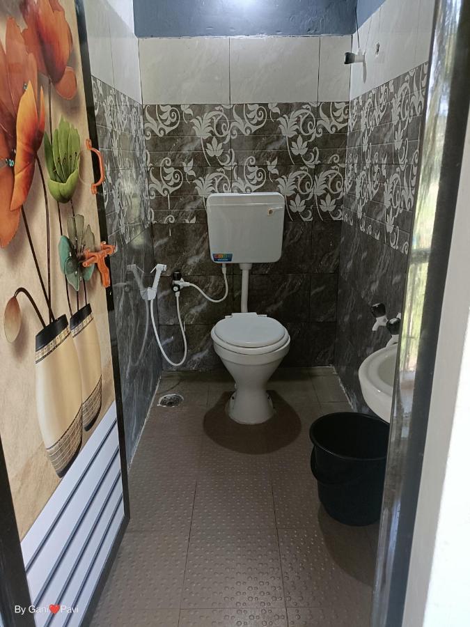 Отель Golden Wings Cafe Гокарна Экстерьер фото
